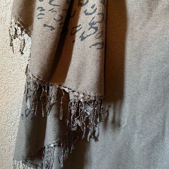 Papillon Shawl - Picture 3 of 6